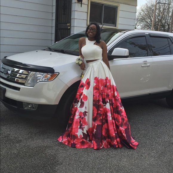 Dress - Picture 2 of 2